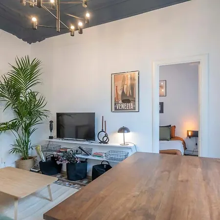 Elegant 4 Bedrooms 3 Bathrooms Catalan Apartament *