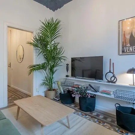 Elegant 4 Bedrooms 3 Bathrooms Catalan דירה *