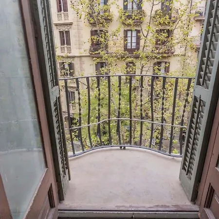 Elegant 4 Bedrooms 3 Bathrooms Catalan דירה