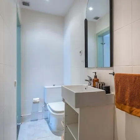 Elegant 4 Bedrooms 3 Bathrooms Catalan דירה *