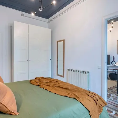 Elegant 4 Bedrooms 3 Bathrooms Catalan דירה ברצלונה