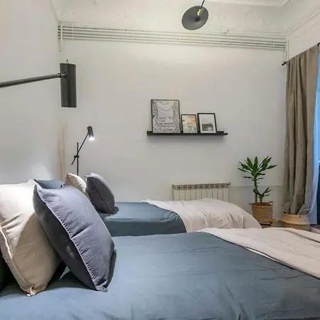 Elegant 4 Bedrooms 3 Bathrooms Catalan ברצלונה