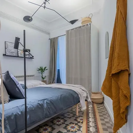 Elegant 4 Bedrooms 3 Bathrooms Catalan דירה