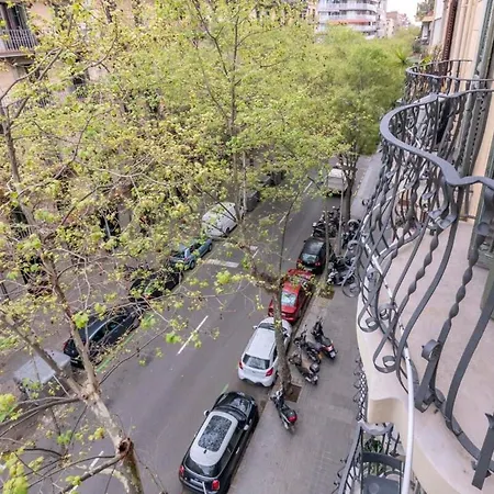Elegant 4 Bedrooms 3 Bathrooms Catalan ברצלונה
