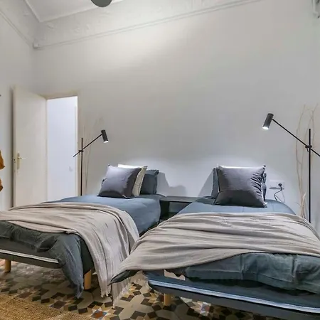 Elegant 4 Bedrooms 3 Bathrooms Catalan Apartment Barcelona